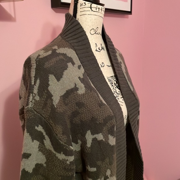 Express Cardigan - Picture 2 of 4